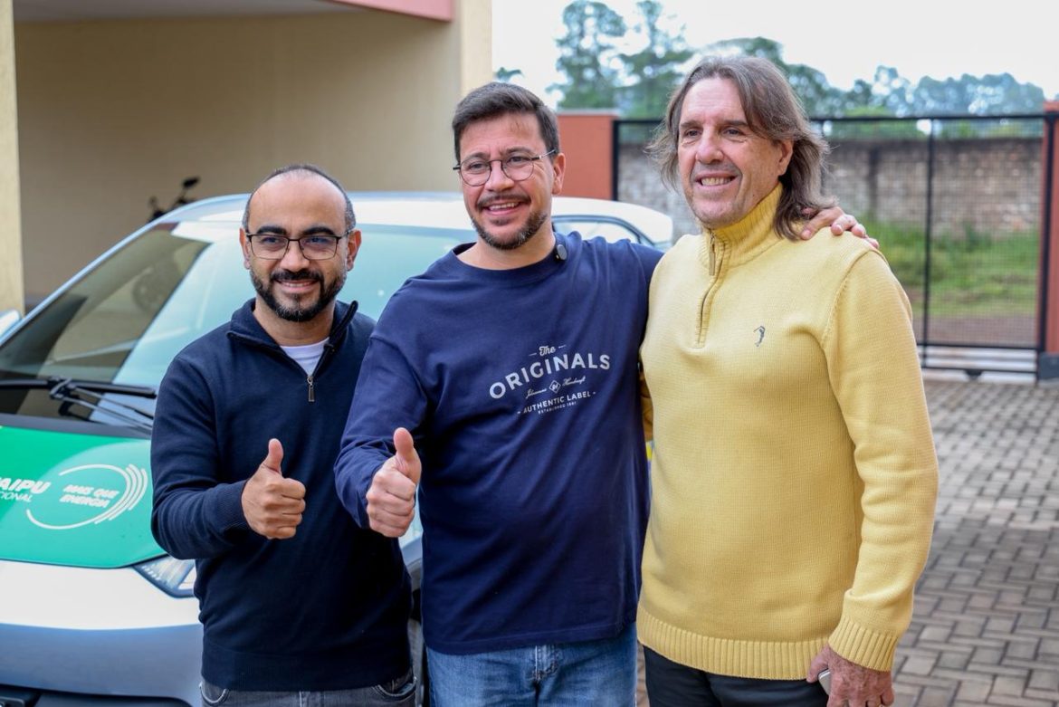 Deputado Arilson entrega carro elétrico para Casa do Dodô e emenda para o Recanto Allan Kardec