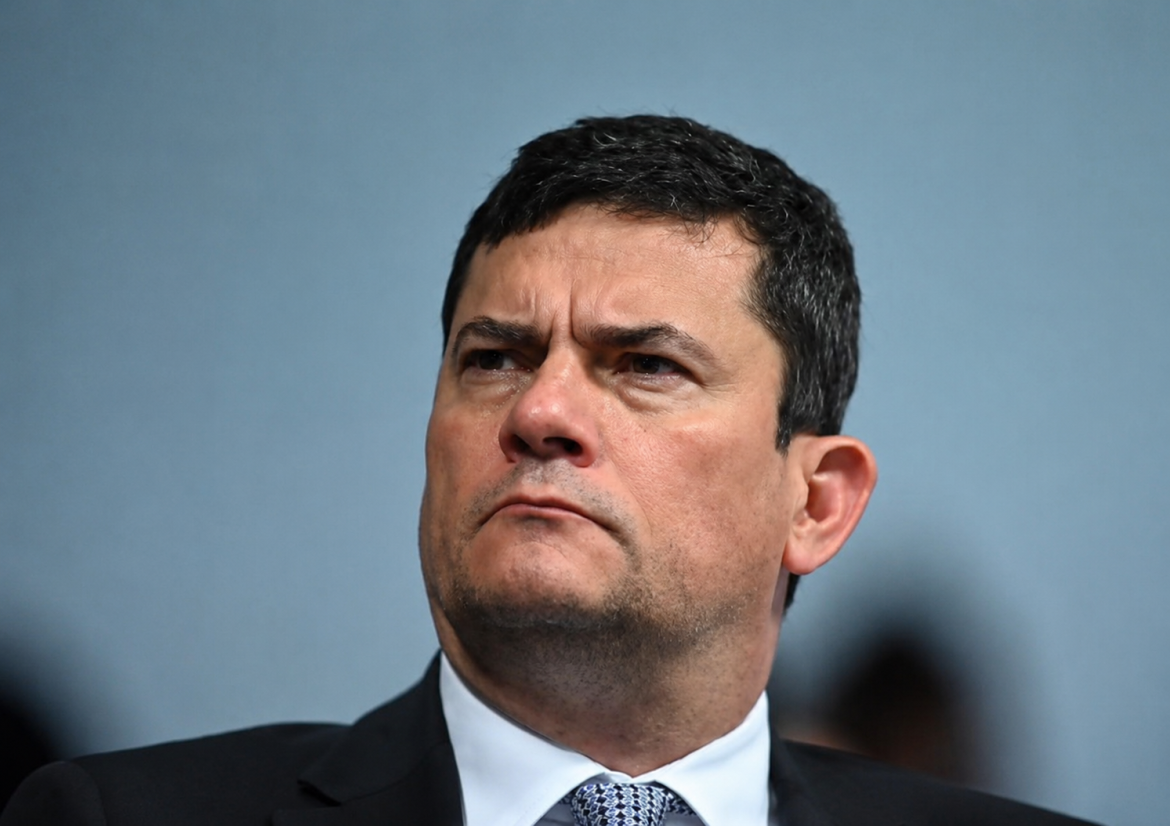 Ao assinar a PEC 7×0, Moro apoia proposta que pode acabar com a folga semanal remunerada