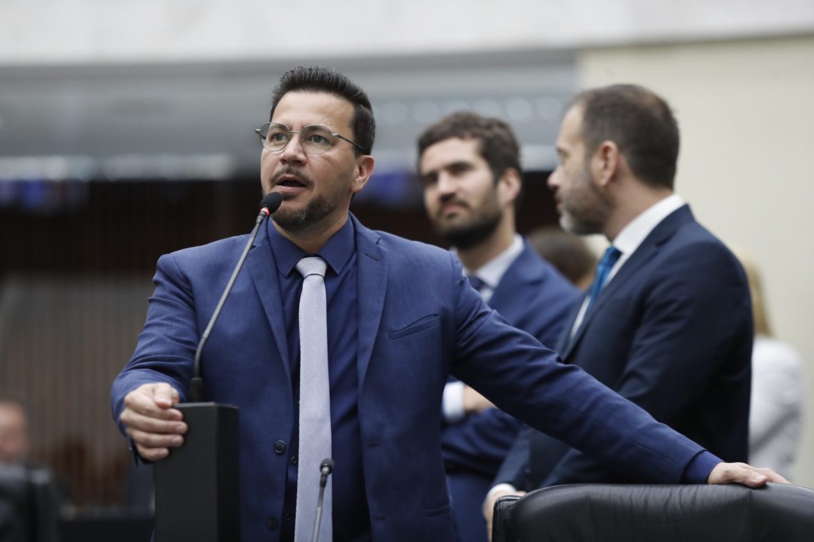 Deputado Arilson aciona Gaeco para investigar venda de vídeos com indícios de tortura atribuídos a PMs